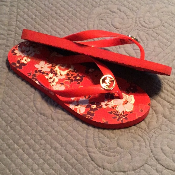 Michael kors rubber flip flop thong sandals. - Picture 3 of 4